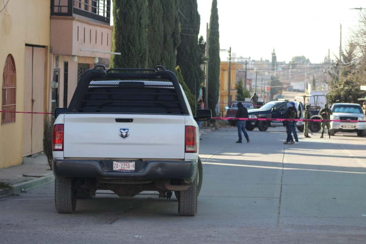 El funcionario fue llevado a recibir atención médica debido a que presentaba al menos tres impactos de arma de fuego. | Fotos: Ángel Martínez