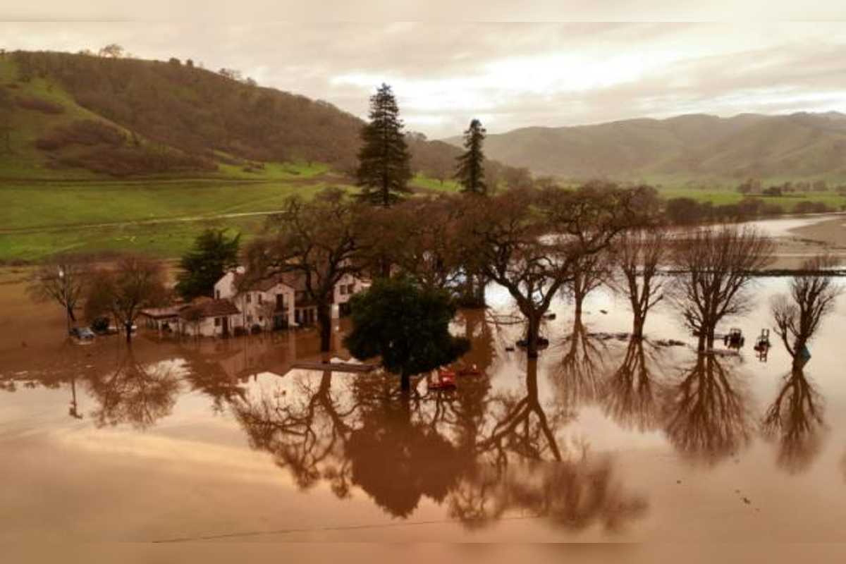 Ordenan evacuar la localidad de Montecito en California, debido a que los deslizamientos de tierra puedan soterrar las casas. | Foto: Cortesía.