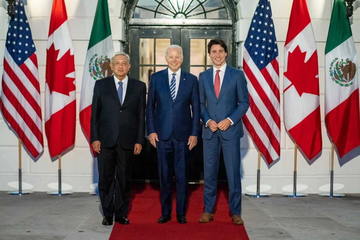 Los presidentes Andrés Manuel López Obrador y Joe Biden, junto con el primer ministro de Canadá, Justin Trudeau.