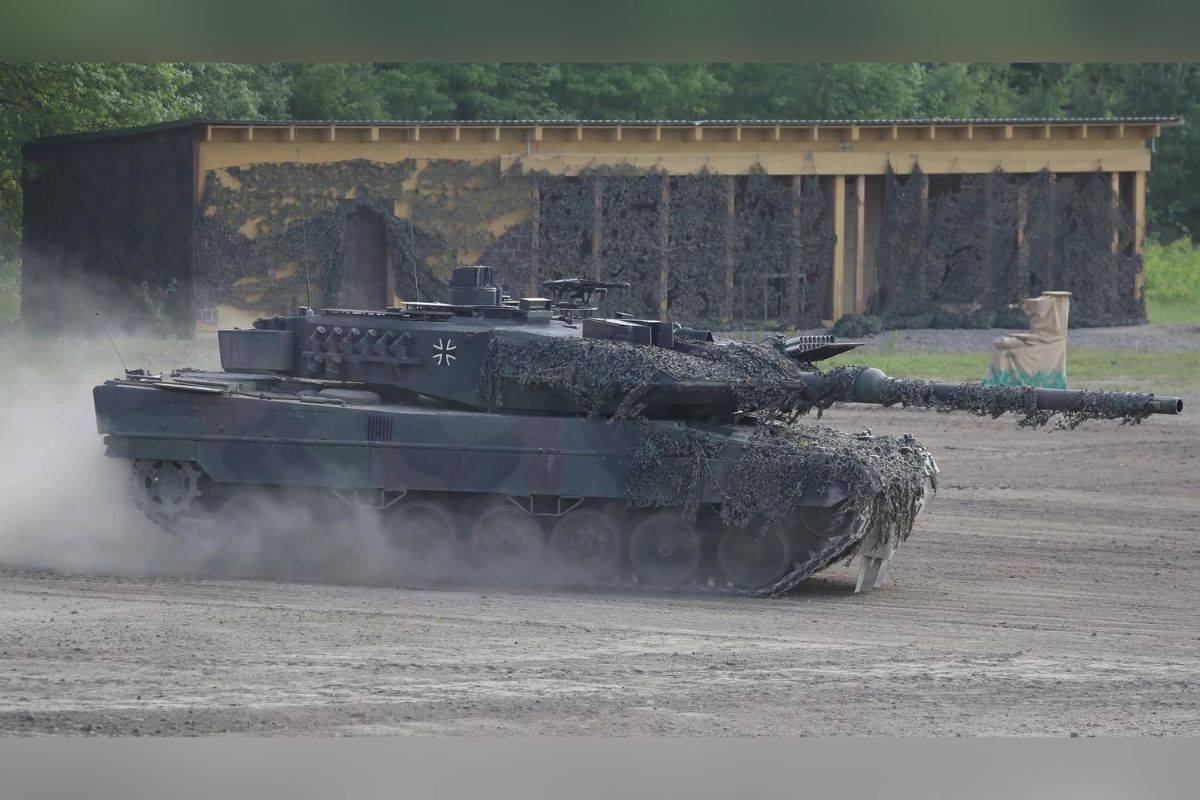 Sébastien Lecornu, ministro de Defensa de Francia, anunció que mandará tanques de combate ligeros AMX-10 a Ucrania. | Foto: Cortesía. 