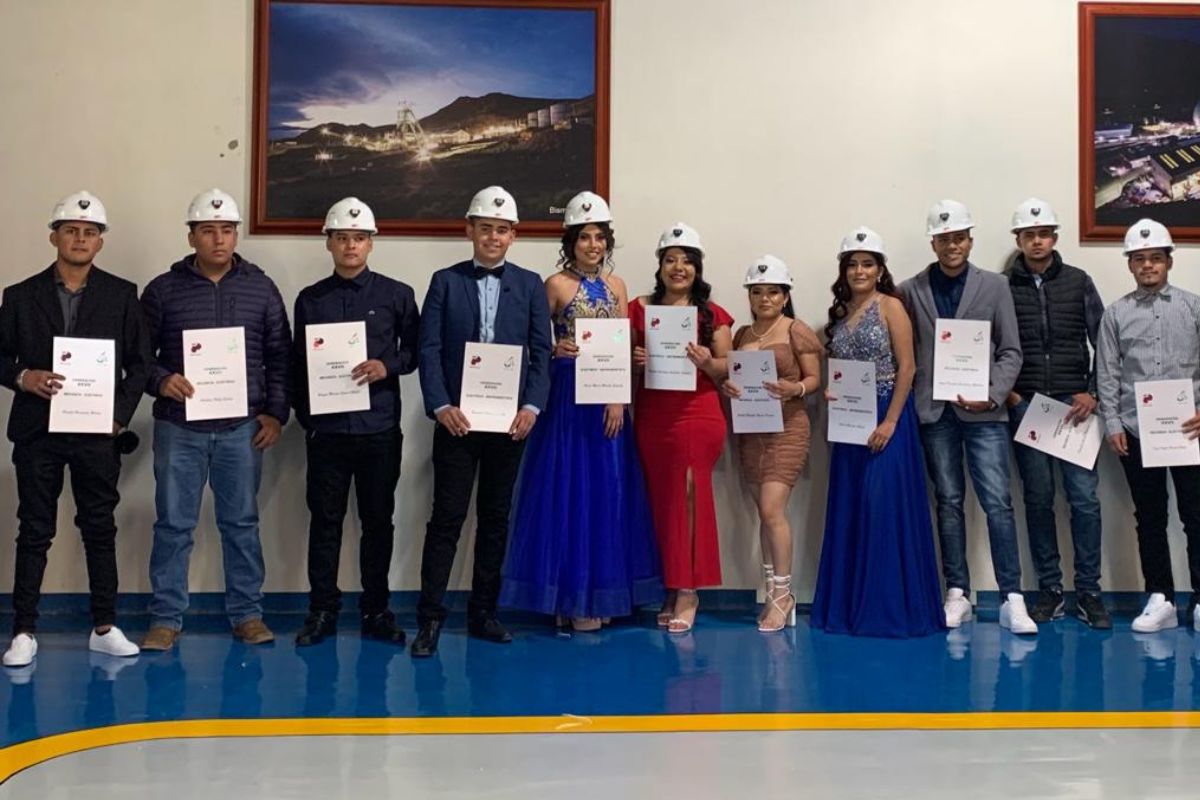 Industrias Peñoles entregó 59 certificados a jóvenes que culminaron su formación. | Foto: Cortesía.