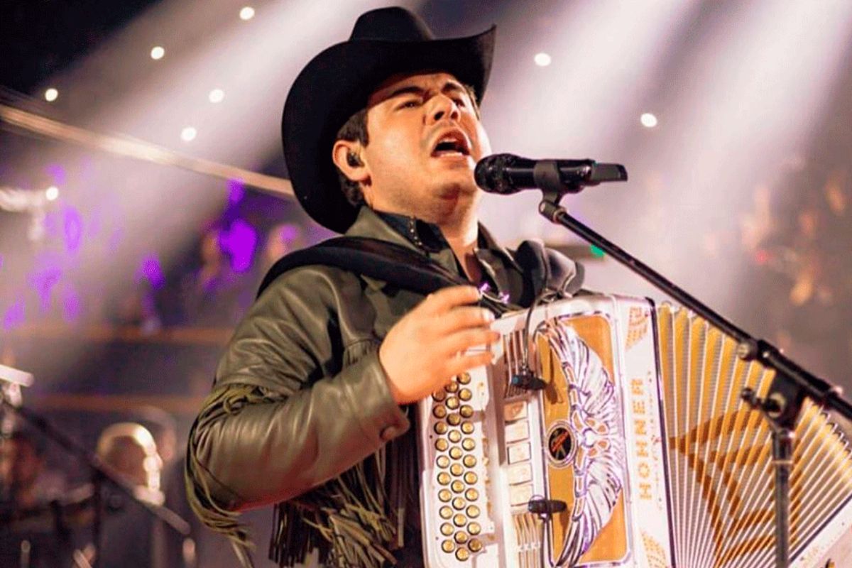 El cantante Alfredo Olivas desmiente posible secuestro con publicación en Instagram. | Foto: Cortesía.