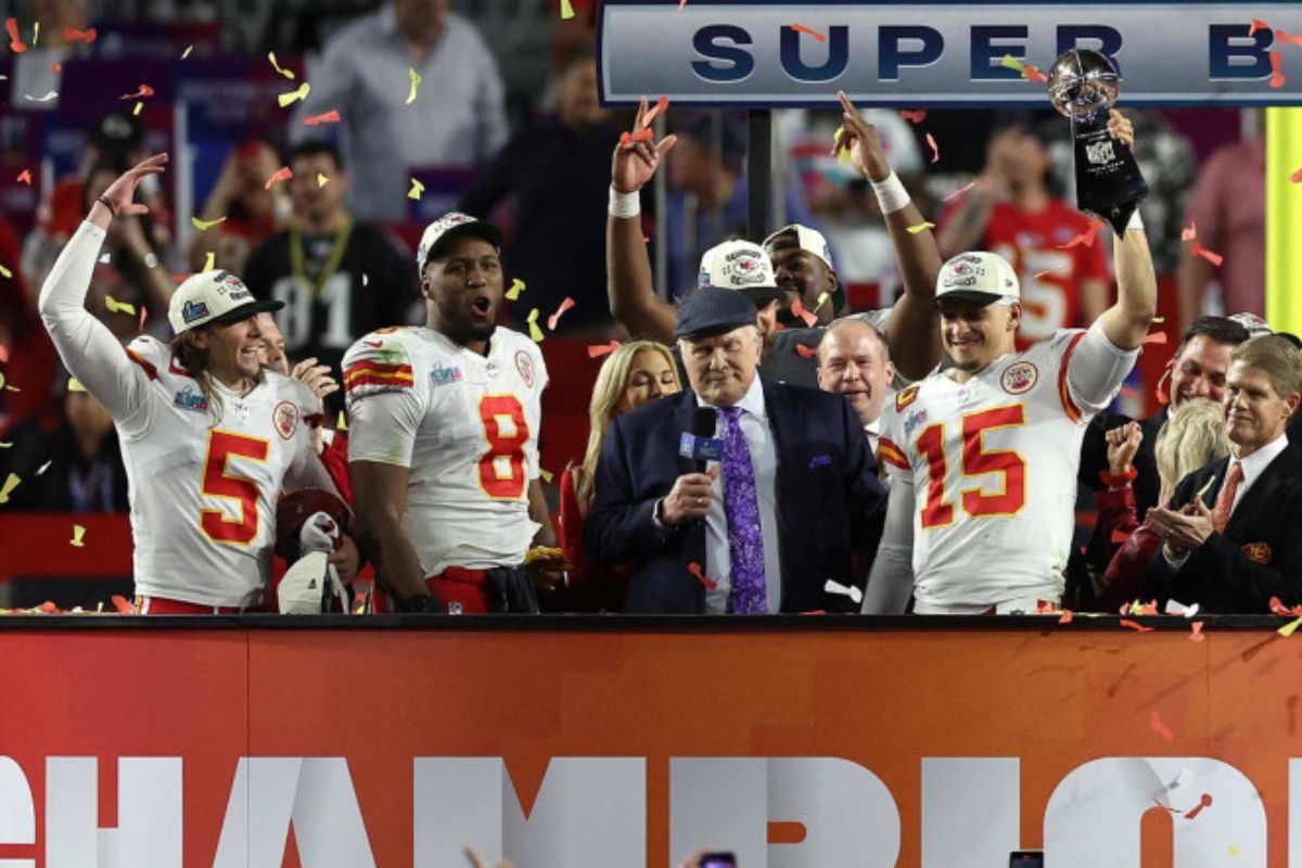 Con un gol de campo a falta de ocho segundos, los Kansas City Chiefs batieron este domingo 38-35 a los Filadelfia Eagles y conquistaron el título del Super Bowl LVII de la NFL, el tercero de su historia, en una actuación antológica de Patrick Mahomes. | Foto: cortesía.