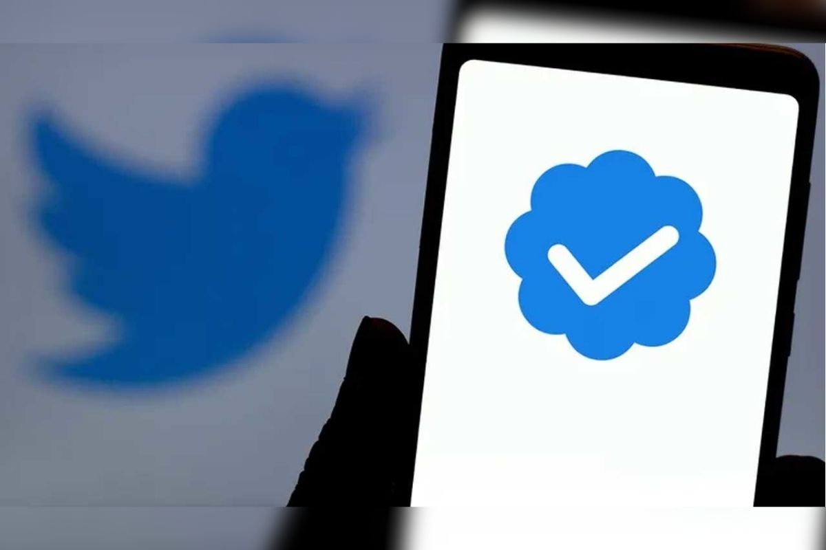 Twitter anunció que a partir del 1 de abril comenzará a eliminar las marcas de verificación azules heredadas. | Foto: Cortesía.