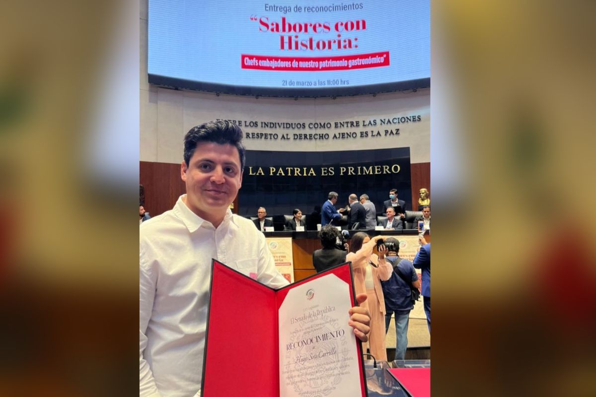 El Senado de la República entregó reconocimiento  al chef zacatecano Hugo Soto. | Foto: Cortesía.