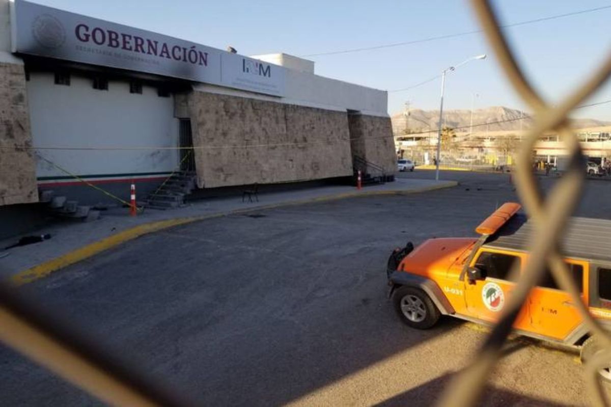 Los tres funcionarios del Instituto Nacional de Migración (INM) detenidos este jueves por el incendio; en el que murieron 40 personas en Ciudad Juárez.
