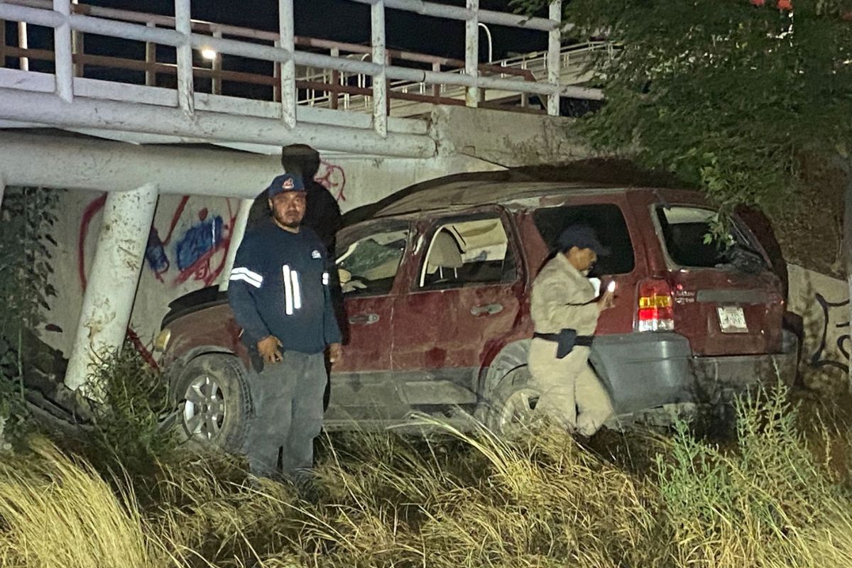 Al menos tres personas lesionadas fue el saldo de un accidente vial que se registró este sábado por la noche; rumbo a la comunidad de Plateros. | Foto: Imagen de Zacatecas.