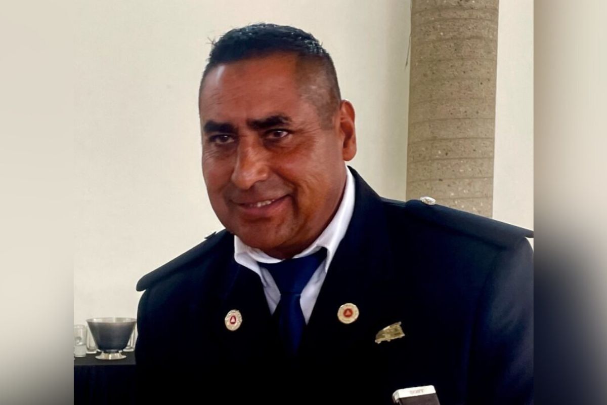 Jorge Luis Gallardo Álvarez, quien lleva 30 años al servicio de Protección Civil inició como voluntario y posteriormente fue adiestrado para el área operativa.