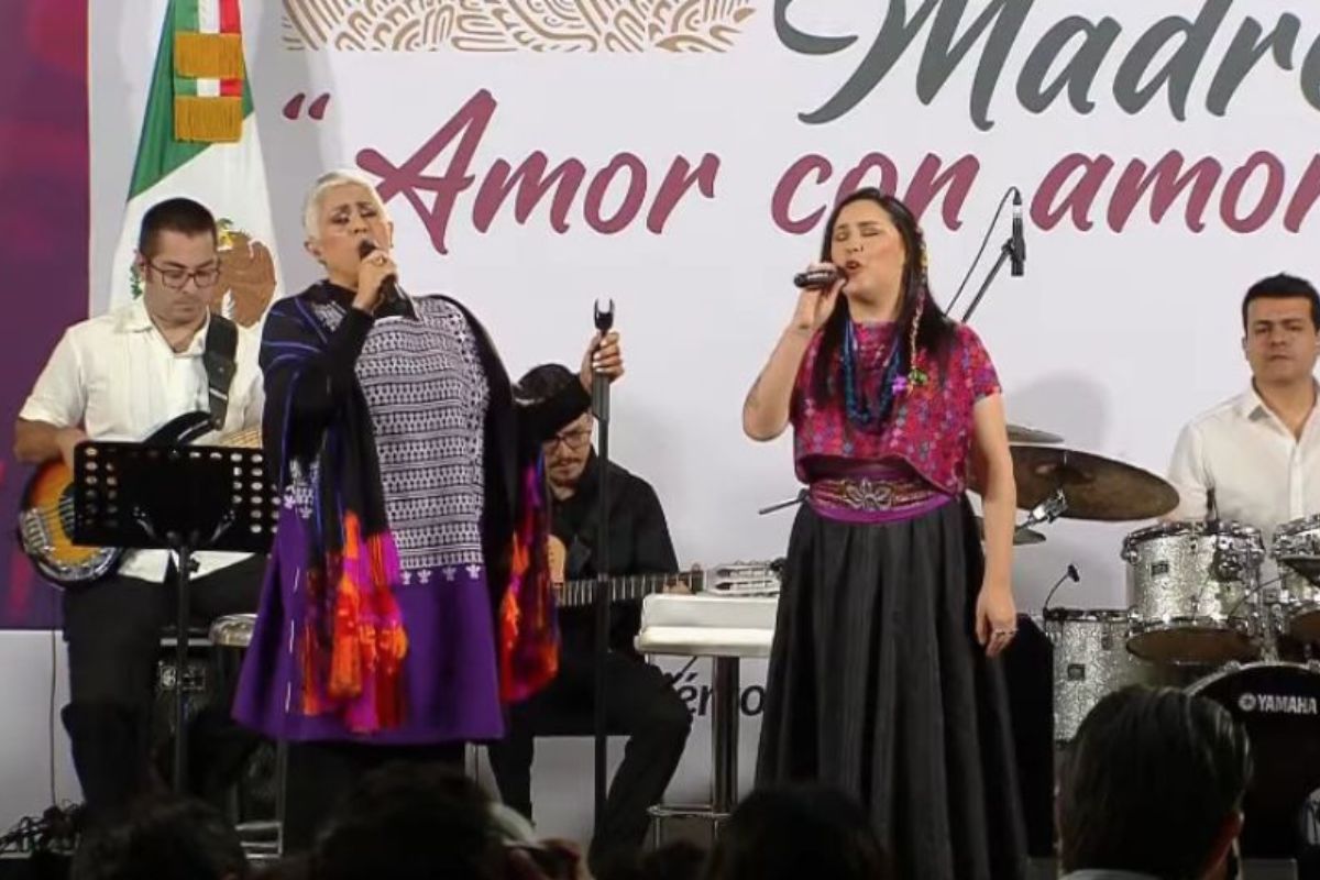 Con un concierto de Eugenia León y María Inés Ochoa, AMLO felicita a las madres mexicanas | Foto: Cortesía