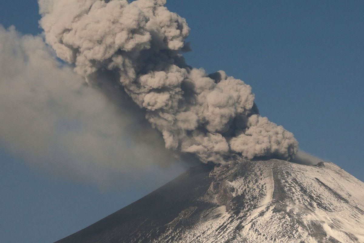 El Volcán Popocatépetl  continúa expulsando cenizas y gases | Foto: Cortesía.