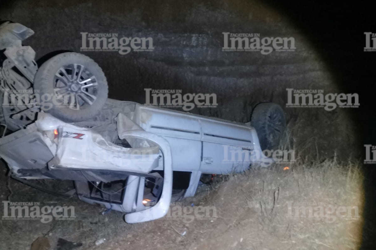 Camioneta cae a un barranco y pierden la vida sus pasajeros | Foto: Imagen.