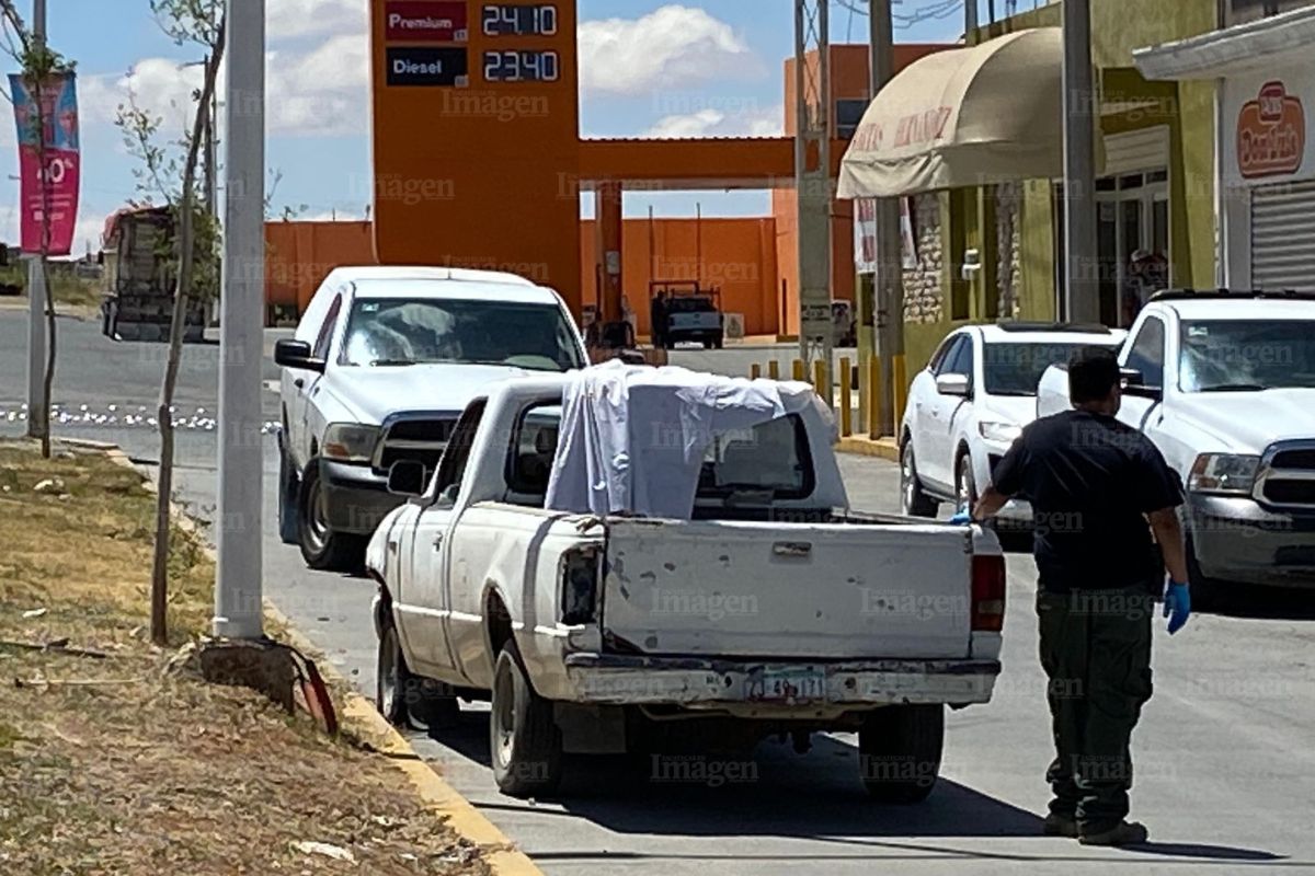 Por una supuesta congestión alcohólica un hombre perdió la vida y su cuerpo quedó dentro de una camioneta. | Foto: Imagen de Zacatecas.