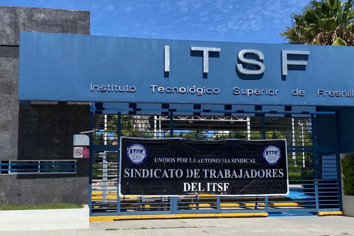 A partir de este lunes los integrantes del Sindicato de trabajadores del Instituto Tecnológico superior de Fresnillo (ITSF); tomaron el plantel. | Foto: Ángel Martínez.