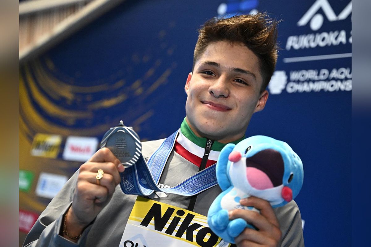 Osmar Olvera gana medalla de plata para México en Mundial de Natación en Japón. | Foto: Cortesía.