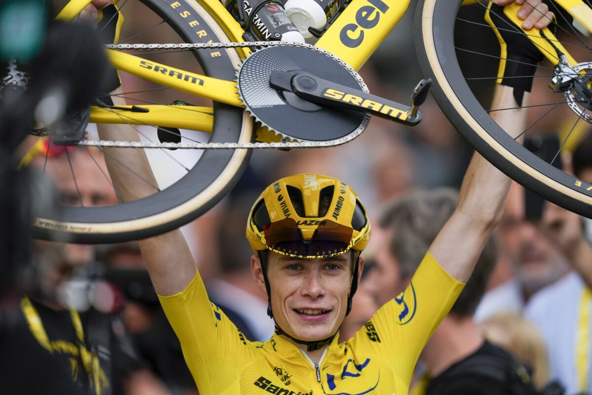 Este domingo, el danés Jonas Vingegaard (Jumbo) ganó  su segundo Tour de Francia; tras haberse impuesto también en 2022, después de la vigésimoprimera y última etapa. | Foto: Cortesía. 