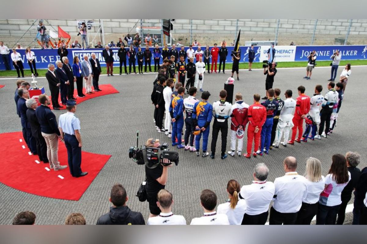 Las distintas divisiones de la Fórmula 1 rindieron un sentido homenaje al joven piloto de 18 años Dilano van’t Hoff. | Foto: Cortesía.
