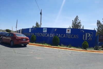 Trabajadores de la Universidad Politécnica de Zacatecas (UPZ) tomaron el plantel este lunes para denunciar la falta de pago a 150 empleados tanto personal administrativo como docente.
