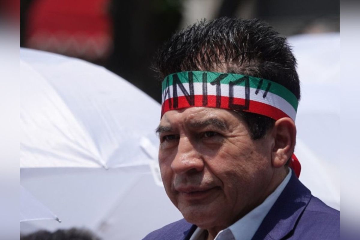 Rafael Acosta Ángeles 'Juanito' quiere ser presidente de México. Este domingo presentó la documentación para registrarse como aspirante del Frente Amplio por México.