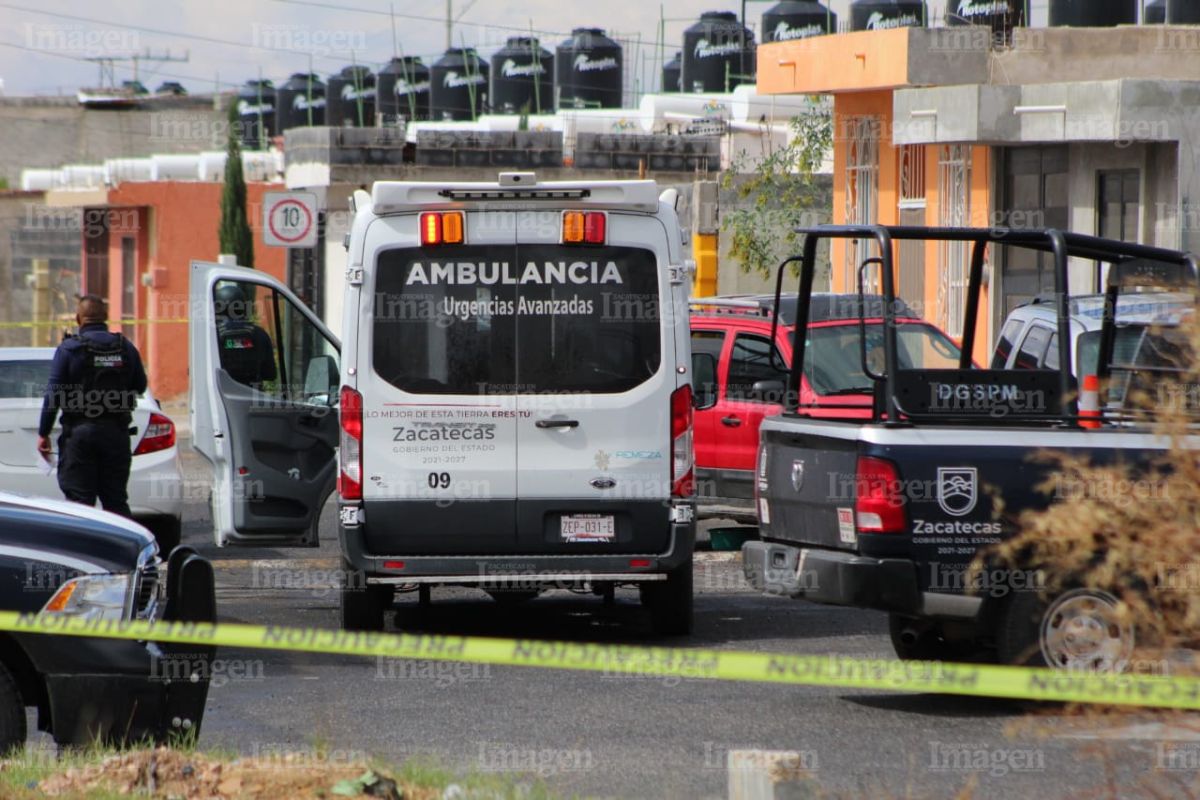 Asesinan a una mujer a balazos cuando estaba al interior de una camioneta Nissan, X-Trrra color rojo; a plena luz del día. | Foto: Imagen de Zacatecas.