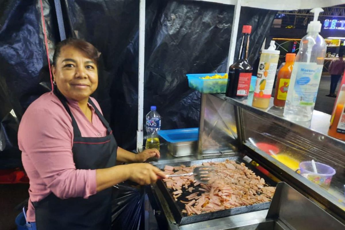 FENAFRE 2023 Familia Méndez Martínez deleita paladares con hot dogs estilo Mazatlán  | Fotos: Angel Martinez 