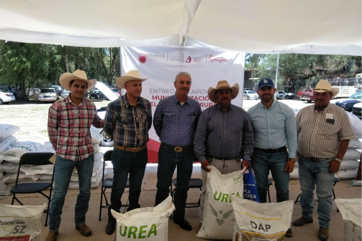 Productores del campo reciben apoyos de avena y fertilizantes en Jerez | Foto: Cortesía