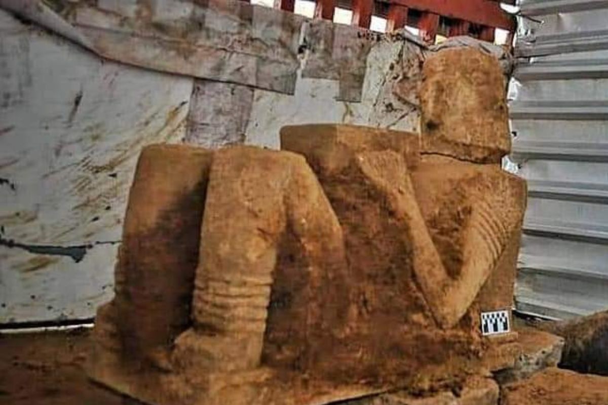 Una imponente escultura de un Chac Mool, esculpida con detallada maestría en basalto, se descubrió en el corazón de Pátzcuaro, Michoacán. | Foto: Cortesía.