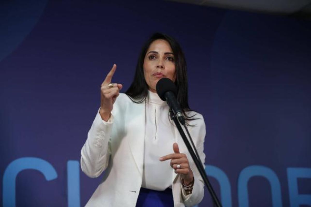 Luisa González; quien lideró la primera vuelta presidencial en Ecuador denunció que ha recibido amenazas de muerte. | Foto: Cortesía.