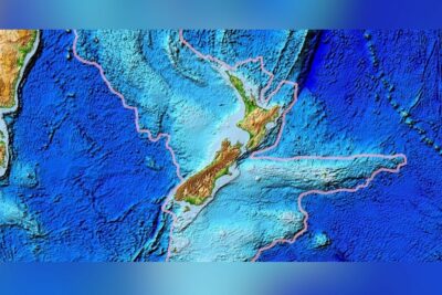 Zealandia una inexplorada tierra quedó sumergida en un 95 por cuento bajo las aguas del océano, hace 23 millones de años; después de separarse del supercontinente Gondwana, un evento que ocurrió hace 60 millones de años