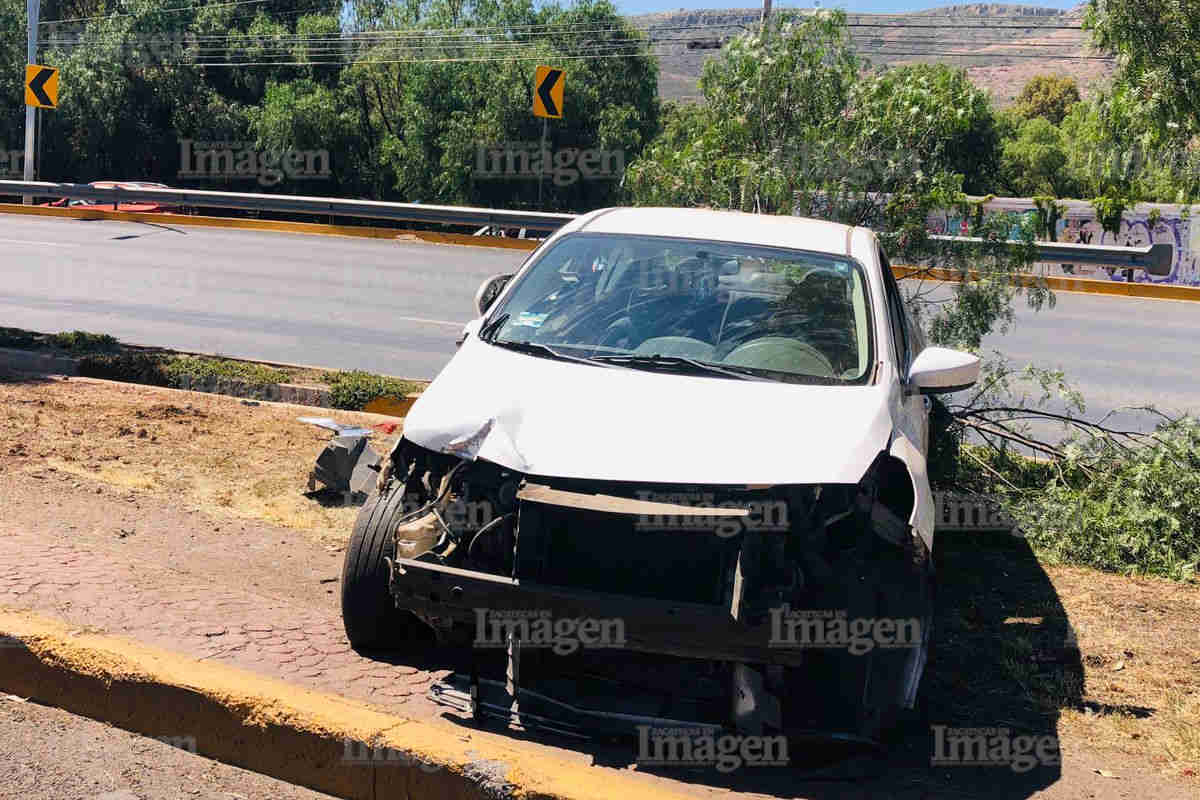 Accidente automovilístico sobre el bulevar | Foto: Imagen.