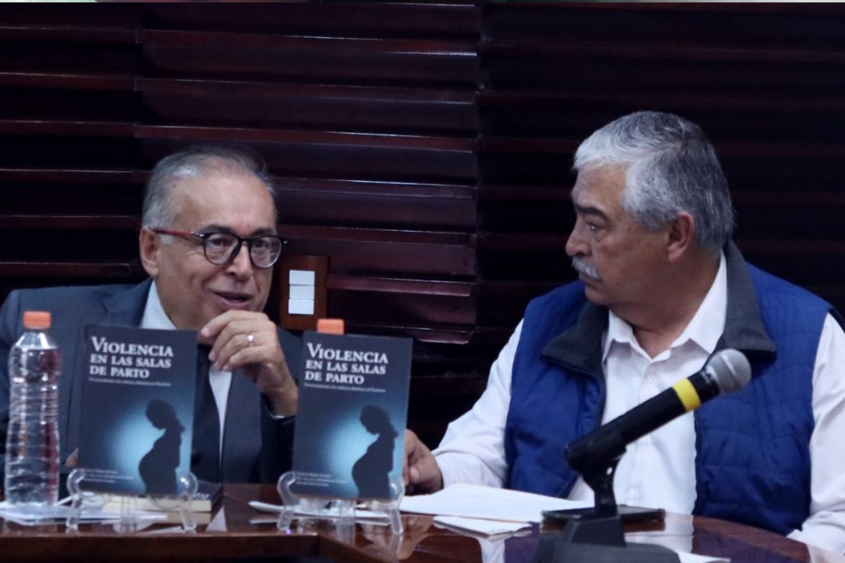 Arturo Nahle en la presentación del libro “Violencia en las Salas de Parto”. | Foto: Cortesía.