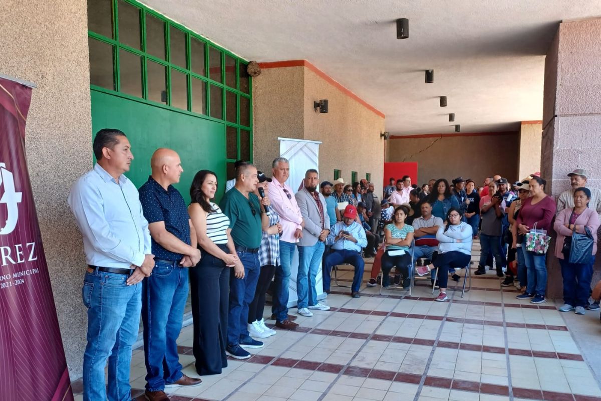 Entregan calentadores solares y cemento como parte del apoyo a clases vulnerables en Jerez