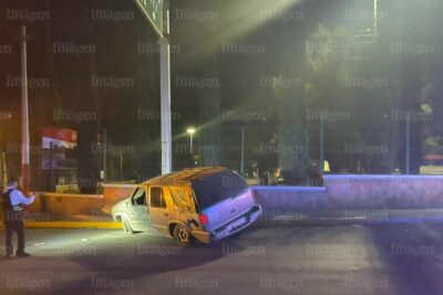 Hombre queda prensado tras accidente automovilístico sobre el crucero Miguel Hidalgo en Fresnillo
