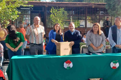 Jerez Entregan un proyector a la escuela primaria Margarita Maza de Juárez 1