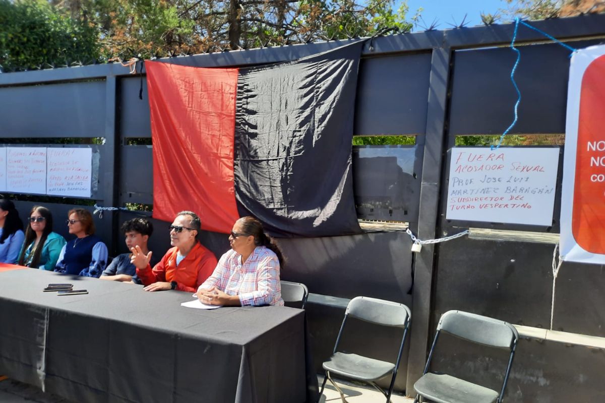 Maestros exigen destitución del subdirector de la secundaria 2 Lázaro Cárdenas del Río en Fresnillo | Foto: Ángel Martinez