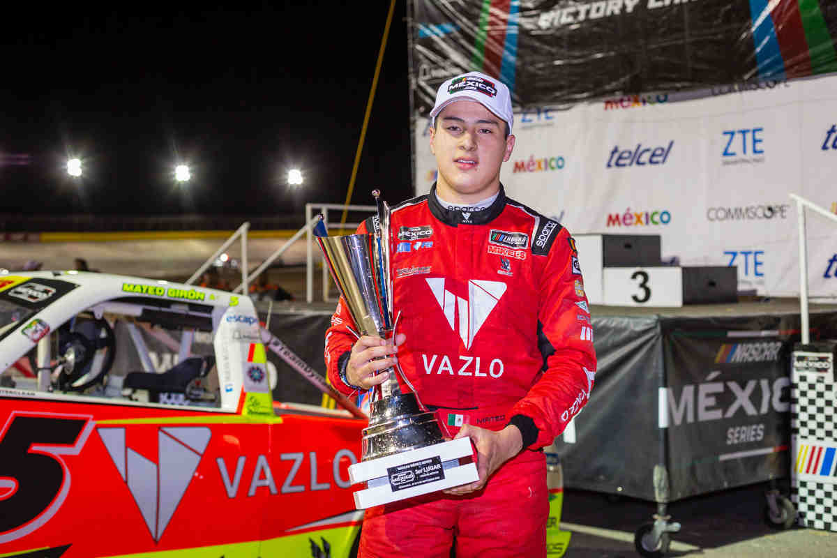 A bordo de la camioneta #5 Vazlo, el zacatecano Mateo Girón cumplió otra  exitosa carrera para  obtener su quinto podio del año. | Foto: Cortesía.