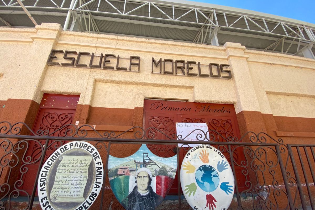 Padres de familia toman escuela primaria Morelos en Fresnillo | Fotos: Ángel Martinez