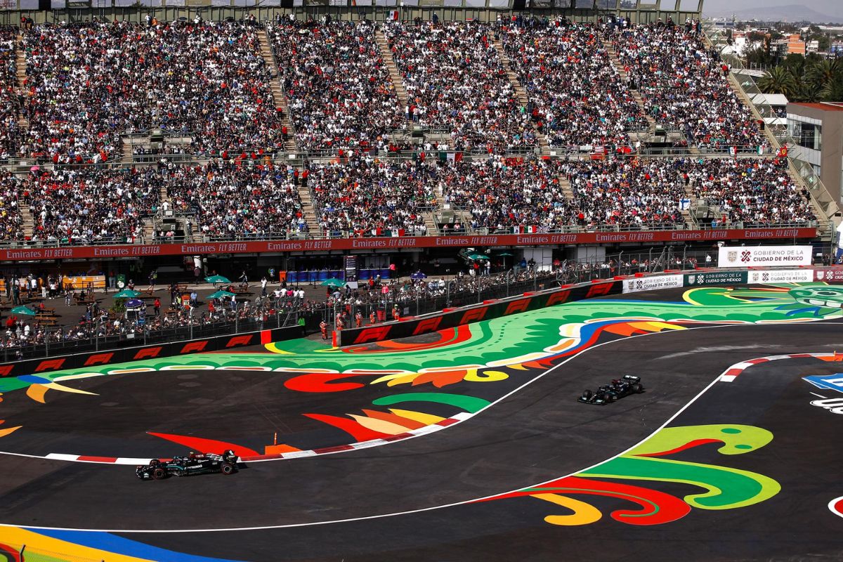 En plena celebración de la carrera del Gran Premio de México 2023; no es extraño encontrar a los revendedores a las afueras del circuito de la Magdalena Mixhuca. | Foto: Cortesía.