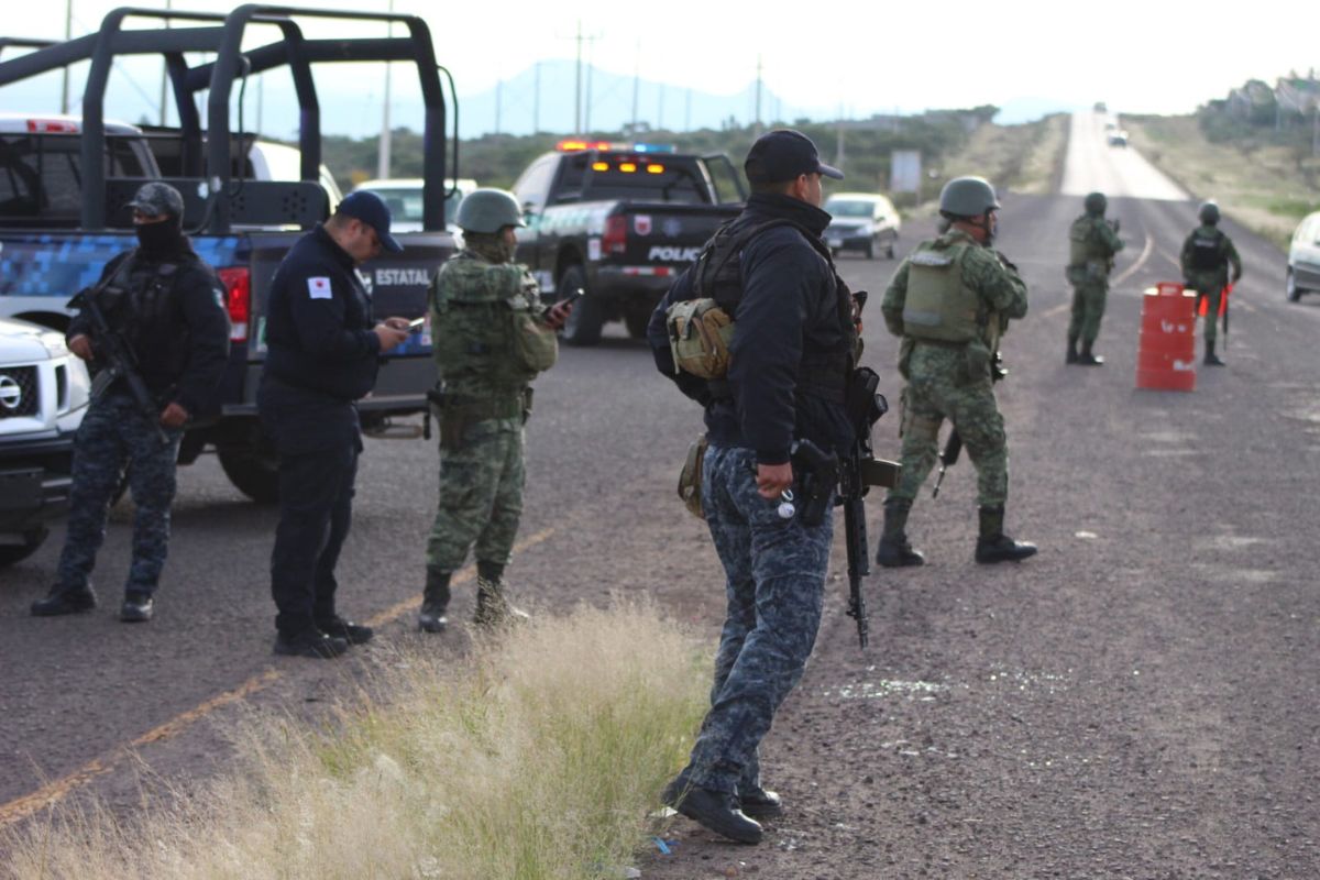 Este lunes durante la mañana en los límites con Jalisco, abandonan los cadáveres de dos hombres; envueltos en cobijas con evidentes rasgos de violencia. | Foto: Cortesía.