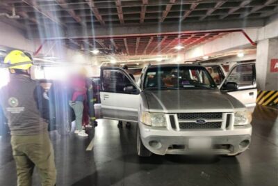 Dos niños quedan atrapados al interior de una camioneta en Guadalupe; No hubo daños mayores