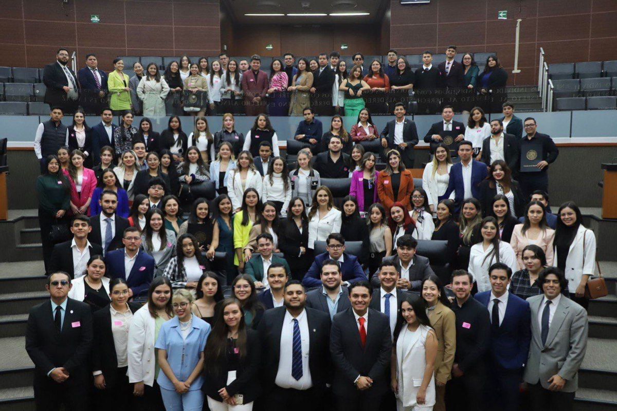 Estudiantes de Derecho de la UAZ en el Senado de la República | Foto: Cortesía