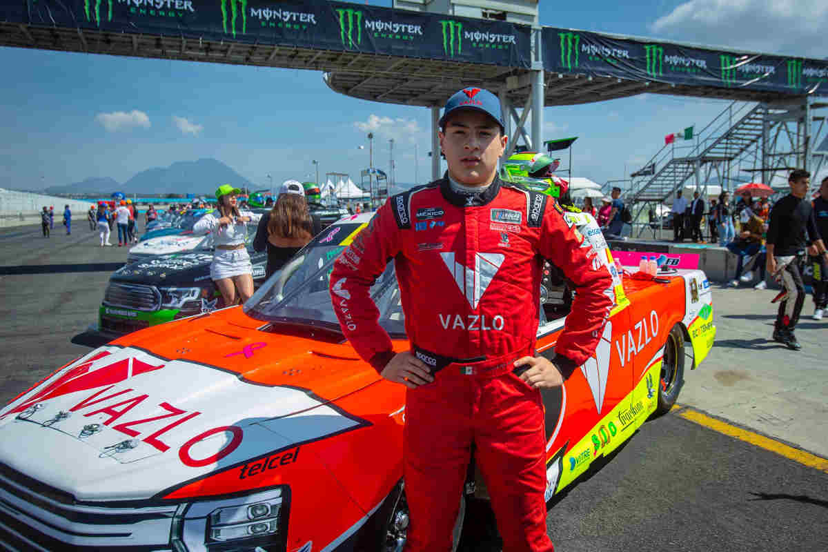 El piloto zacatecano Mateo Girón se prepara para la competencia del 5 de noviembre en el Autódromo de los Hermanos Rodríguez. | Foto: Cortesía.