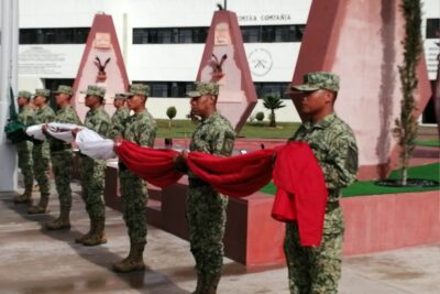 Militares del 97 Batallón de infantería inauguran el hemiciclo a los Niños Héroes