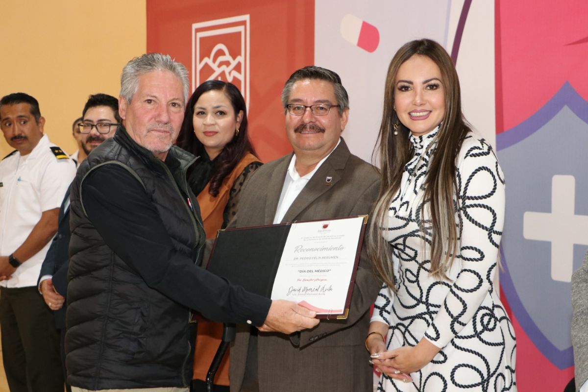 Reconocen trayectoria de médicos de la Secretaría de Salud en Zacatecas | Foto: Cortesía