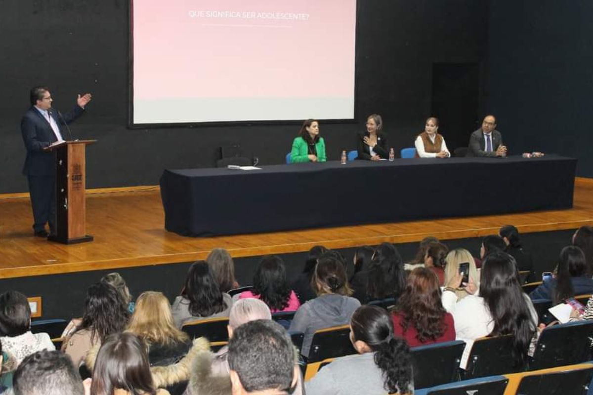 UAZ participa en los talleres de empoderamiento para mujeres adolescentes por parte de SEMUJER