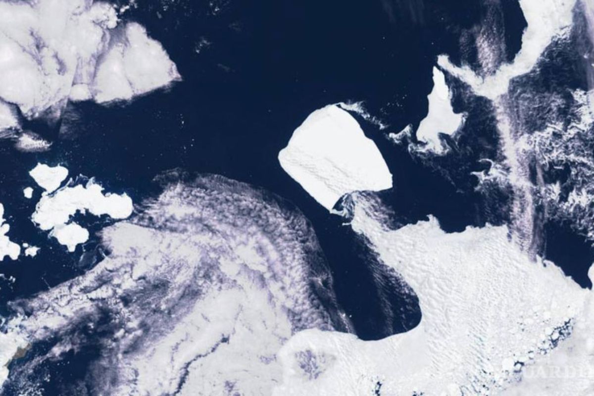 Un gigantesco iceberg antártico cinco veces el tamaño de la ciudad de Nueva York se está alejando de la plataforma de hielo continental. | Foto: Cortesía.