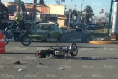 Motociclista choca contra una vagoneta de transporte de personal en Fresnillo