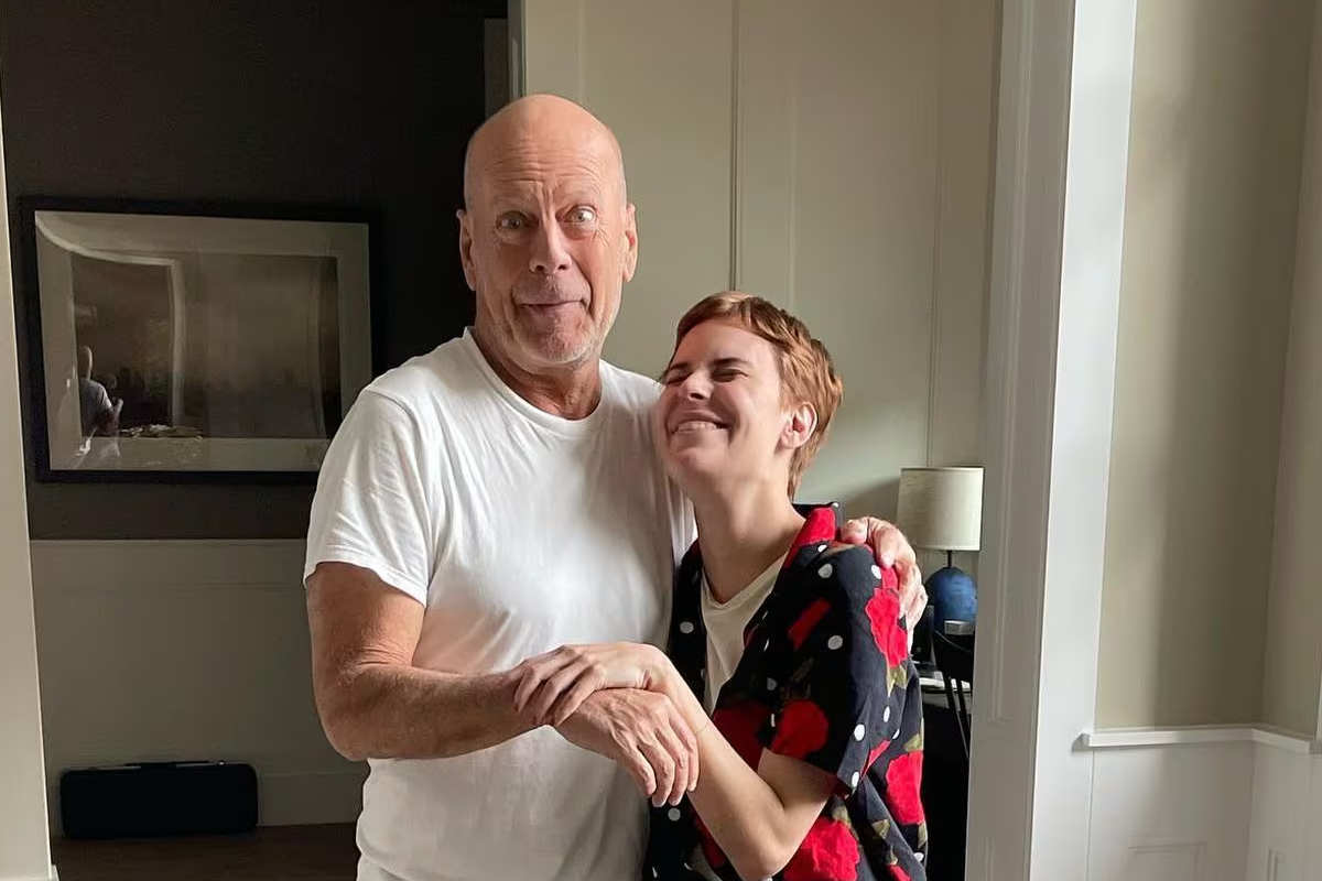 Bruce Willis, acompañado de su hija. | Foto: Cortesía