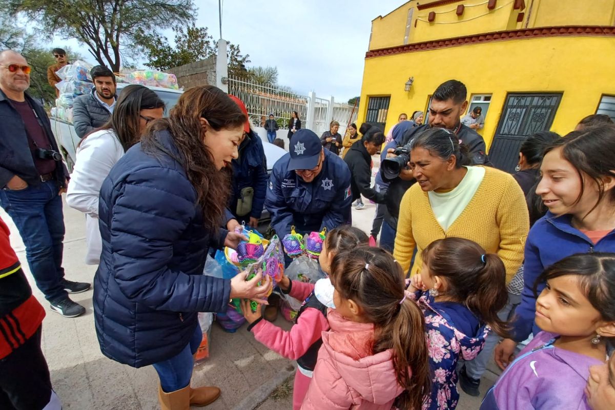 Ayuntamiento de Jerez entrega obsequios a niños. | Foto: Silvia Vanegas.