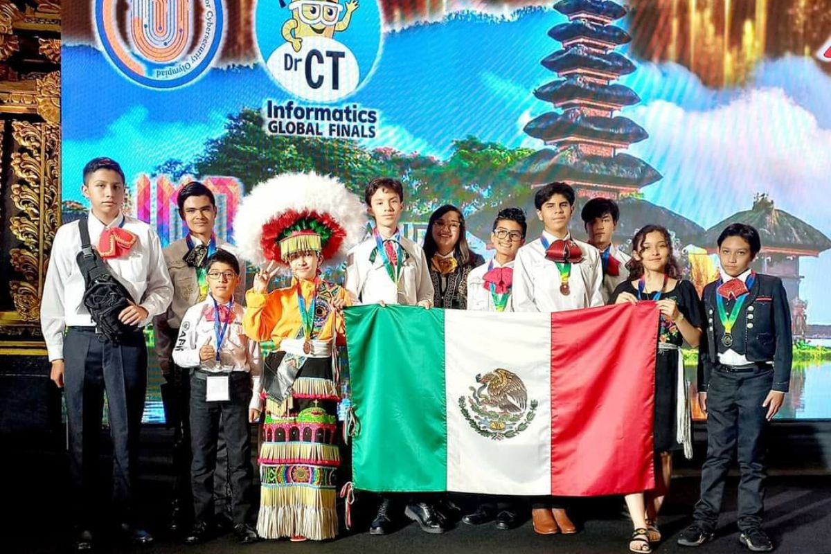 Estudiantes zacatecanos en Olimpiada Internacional de Matemáticas en Indonesia | Foto: Cortesía