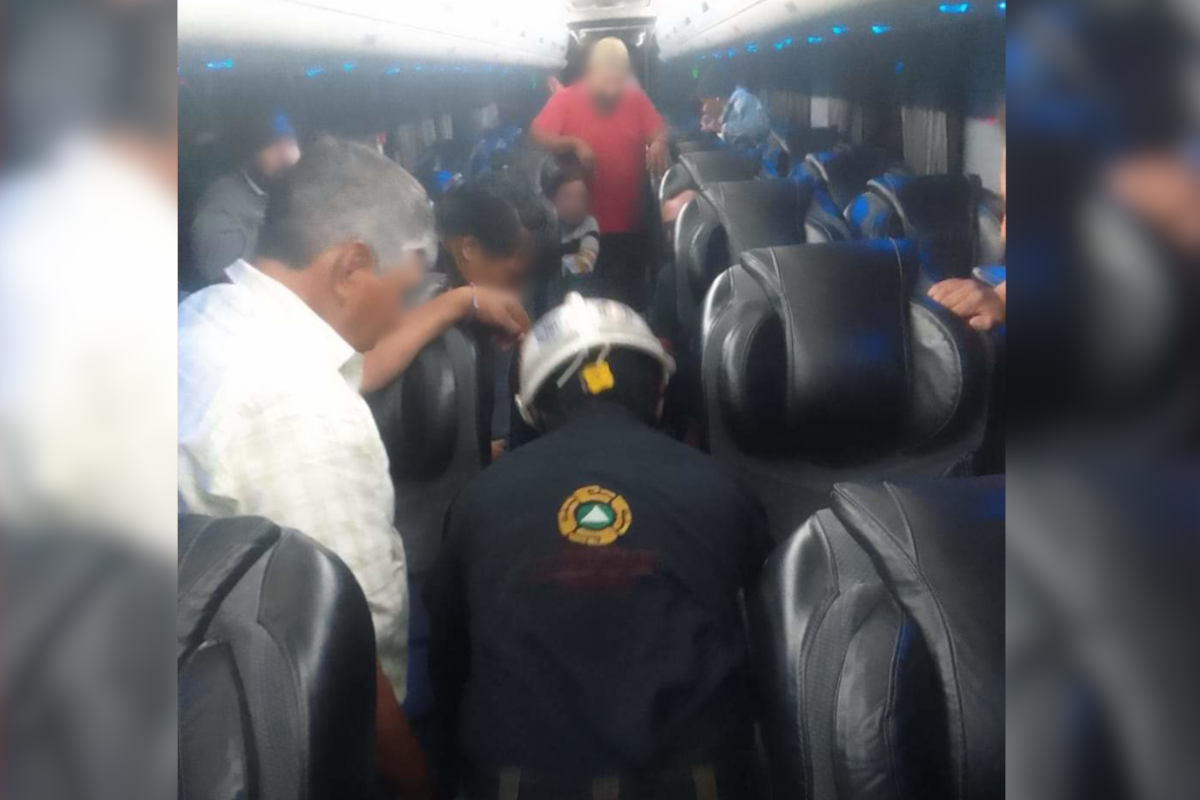 Hombre sufre un infarto mientras viajaba en un autobús en la carretera a Aguascalientes